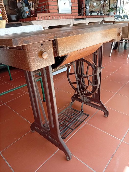 Máquina de costura Singer antiga