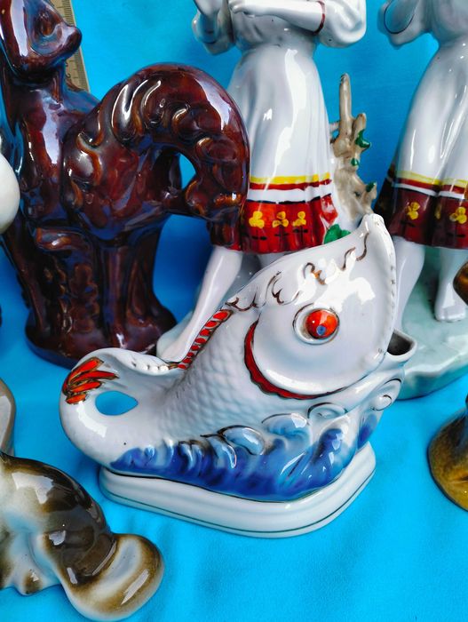 Різні керамічні статуетки ...