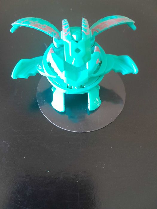 Figura transformadora BAKUGAN64861252103298121
