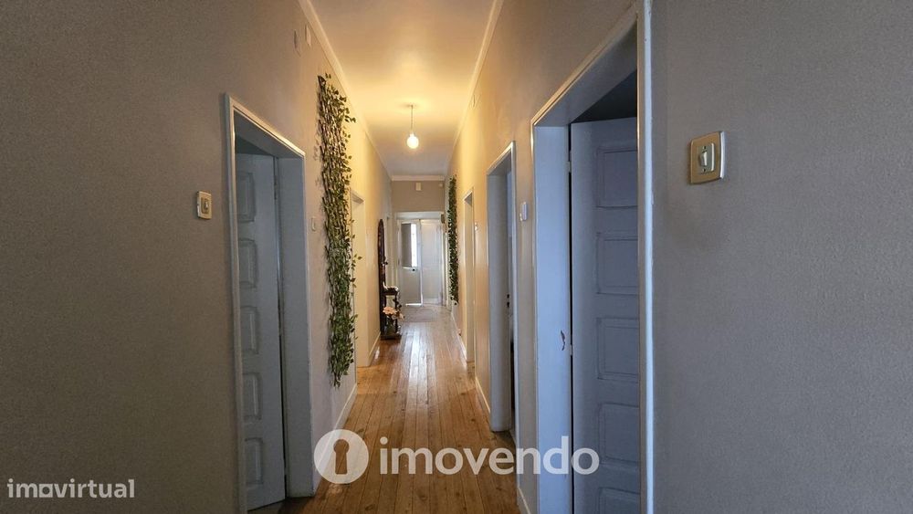 Prédio urbano, com três T4 e garagem, em Asseiceira, Tomar