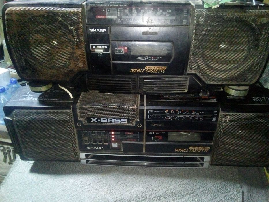 Продам  телевизор чорнобелый. Шарп фед музыку