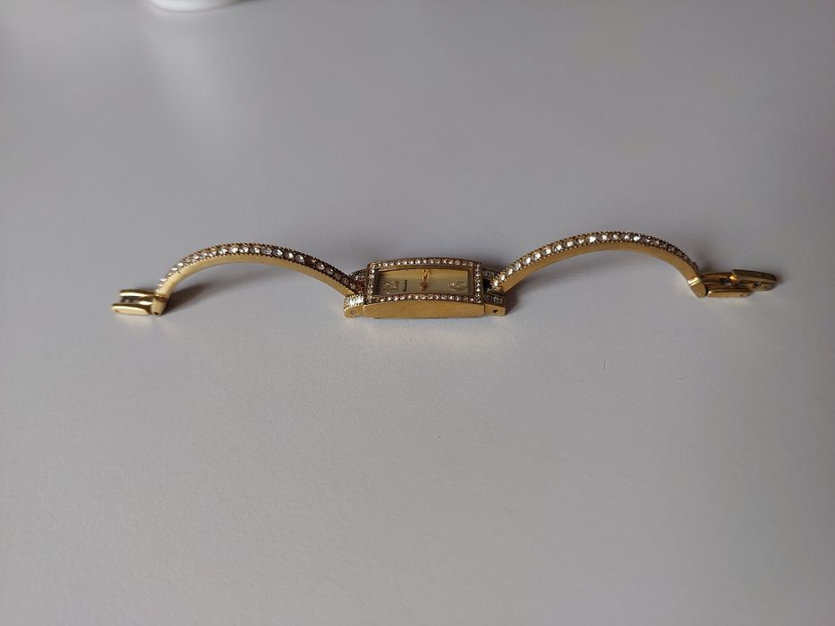 Часы наручные  из нержавеющей стали