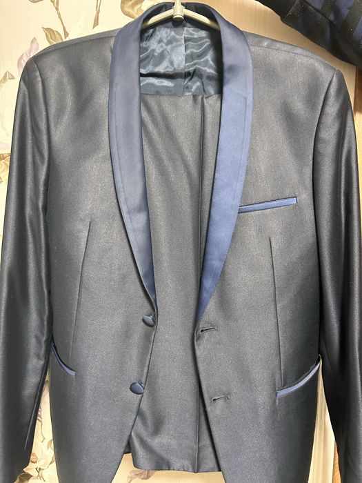 Чоловічий весільний костюм