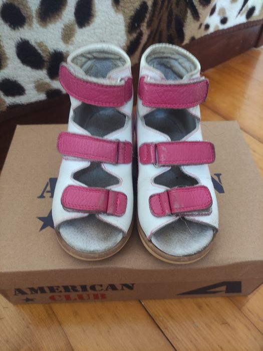 Ортопедичне взуття для дівчинки