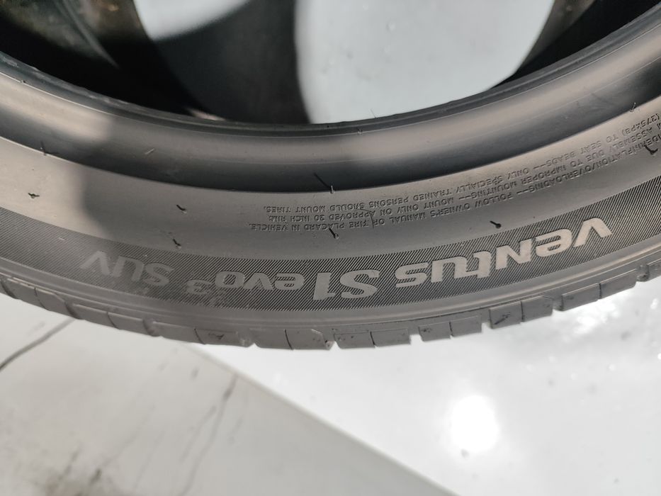 2 pneus semi novos 235-45R20 Hankook - Oferta dos Portes