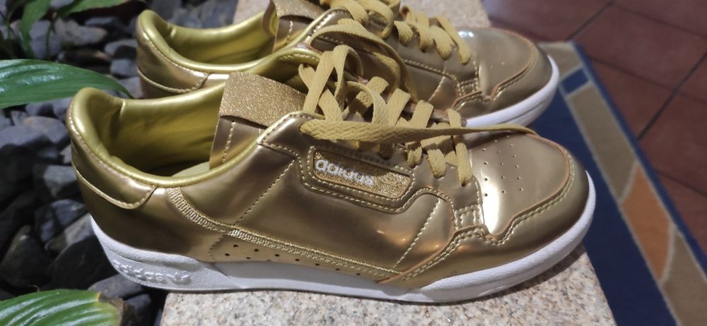 Sapatilhas adidas douradas