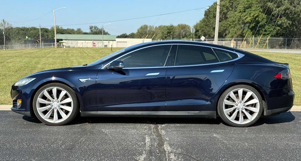 Tesla Model S Performance      2013