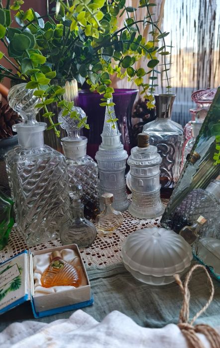 Флаконы пустые от духов шкатулка пудреница статуэтка подарок винтаж