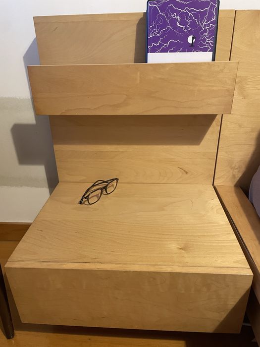 Duas mesinhas de cabeceira IKEA