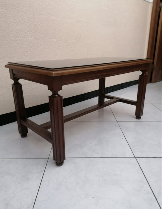 Mesa de centro madeira maciça com tampo de vidro