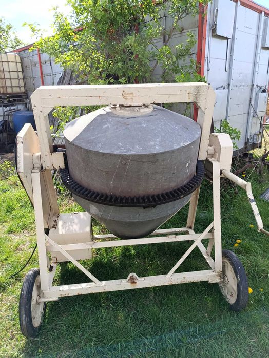 Betoniarka 250 l