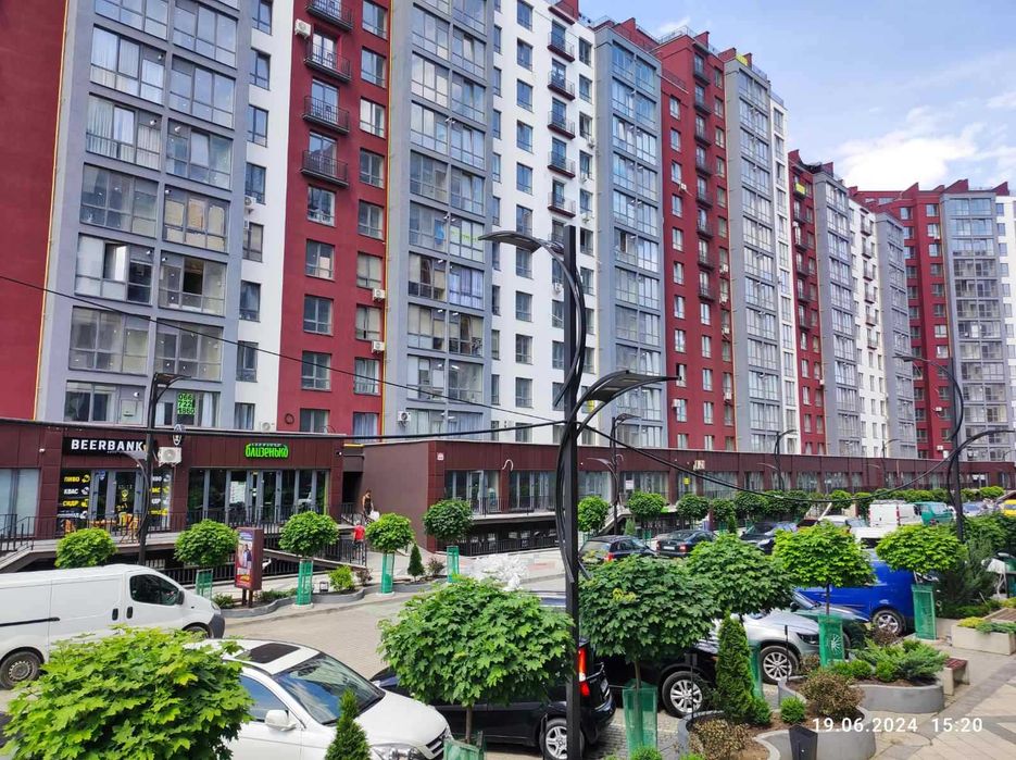 1-кімнатна 47,2м² в ЖК “Княгинин”, кухня-вітальня, паркінг, Центр