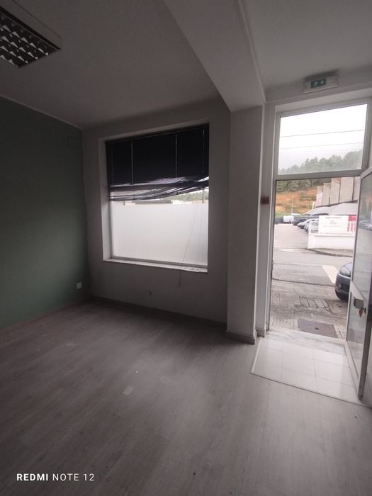 Loja em Coimbra para arrendamento.