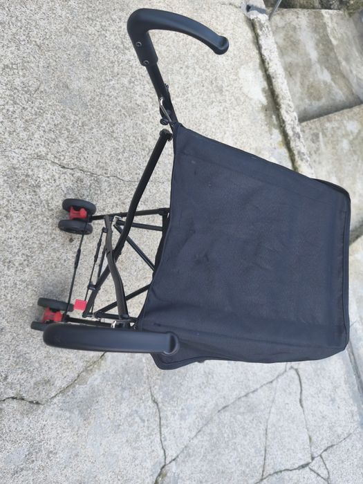Carro de passeio como novo 20€