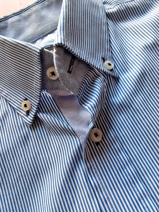 Camisa azul às riscas manga comprida