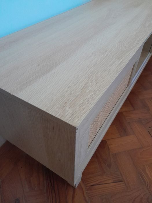 Aparador / Móvel de TV com Detalhes em Rattan – Estilo Moderno