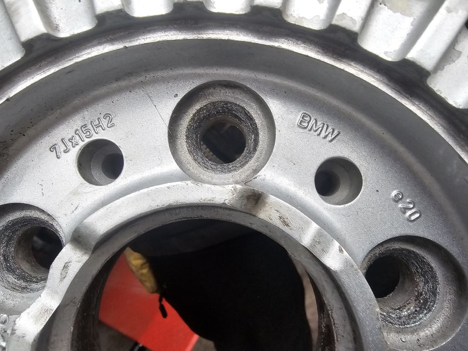 Felgi Aluminiowe Styling 4- BMW- E32 R15 5x120 ET20-7J Białystok 