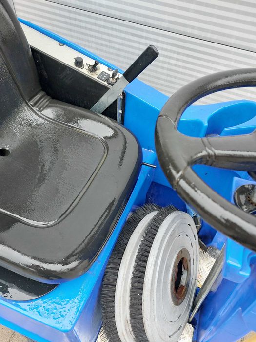 Szorowarka zamiatarka myjka COLUMBUS ARA 80 BM100 KARCHER HAKO TENNANT