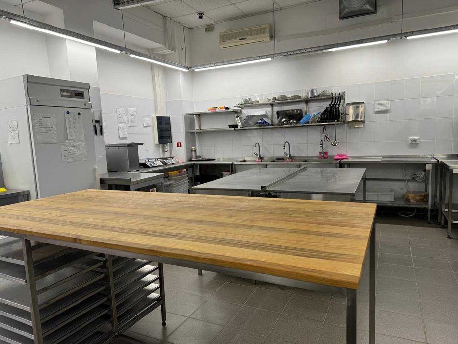 Продаж приміщеня та готового виробництва подуктів харчування