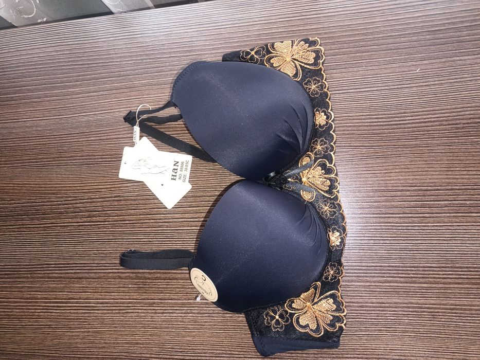 Zjawiskowy biustonosz Bardot