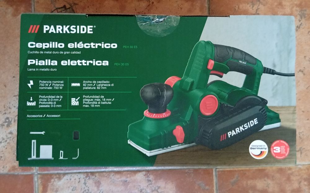 Plaina elétrica Parkside nova