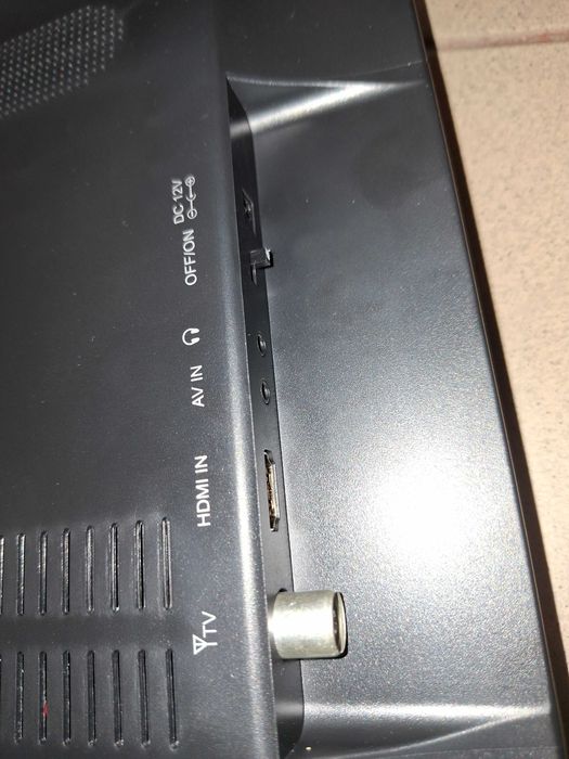 Przenośny telewizor 19-calowy z anteną baterią do kampera działkę