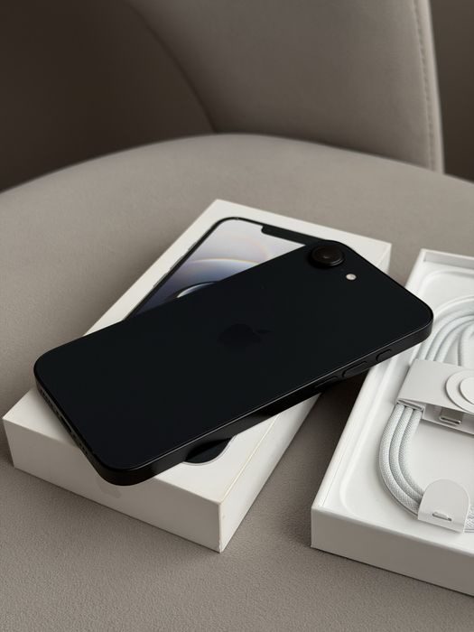 Продам iPhone 16e 128GB Black (чорний)