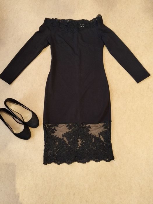 Молодіжне ошатне плаття з мереживними вставками