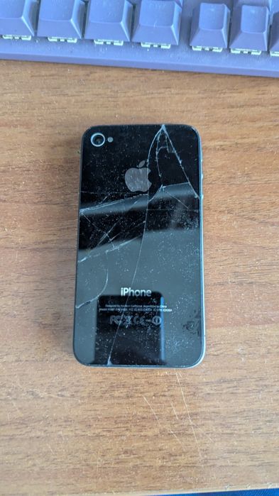 iPhone 4S 16 ГБ не працює