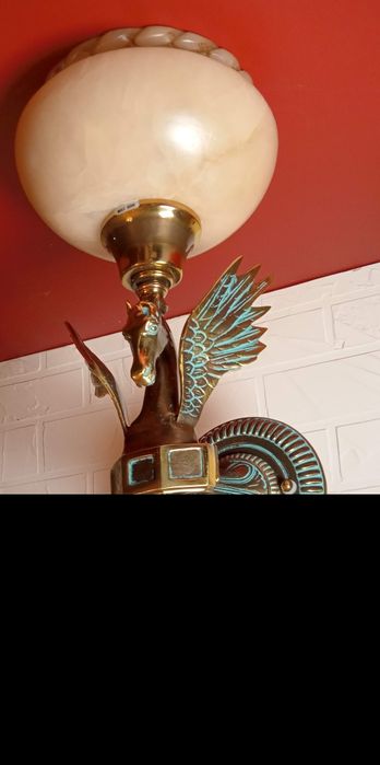 Люстра с Пегасами, камень.