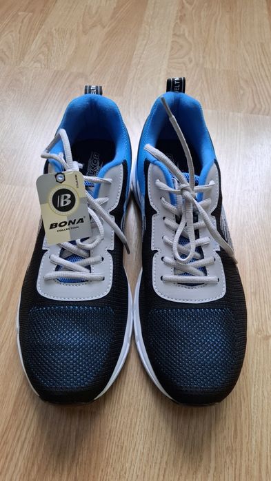 Продам нові кросівки Bona.