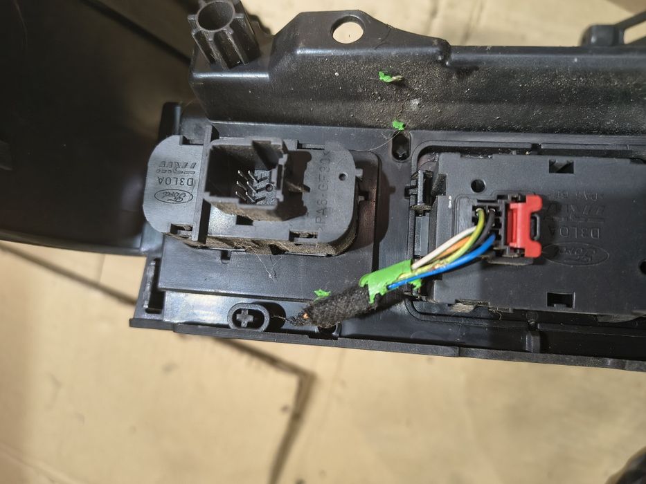 Osłona ramka lewarka Ford Mondeo MK3 przełącznik podgrzewania foteli