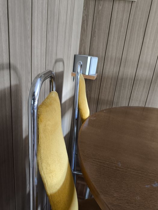 Conjunto de mesa e cadeiras retro