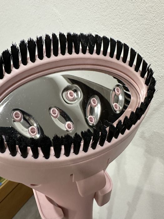 Ferro de engomar de vapor vertical com base