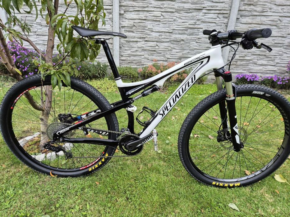 Specialized Epic Expert Carbon 29 – kultowy full XC z systemem Brain
H