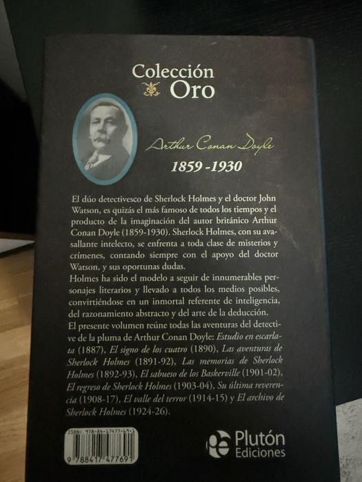 Vendo livro “Obras completas de Sherlock Holmes”