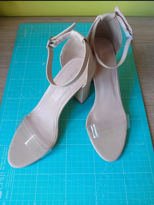 buty na obcasie / IDEAL SHOES