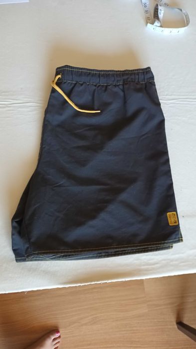 Calções em preto da Tribord