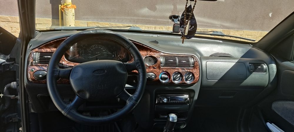 Ford escort 1.6 v16
