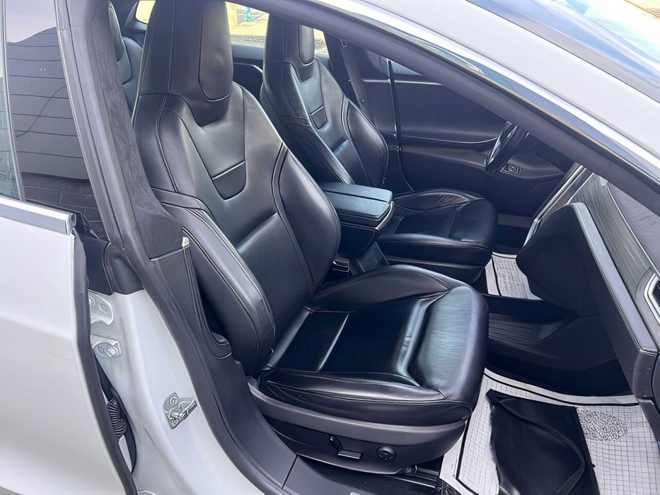 Tesla Model S      2016