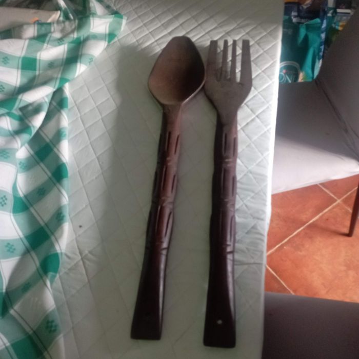 Talheres de madeira para decoração
