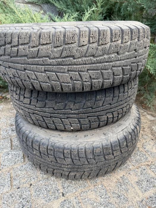 Продам шины три штуки