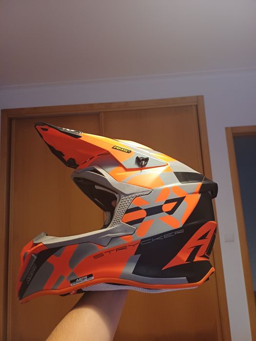 Vendo ou troco Capacete Airoh Strycker XXX Laranja Mate - Tamanho M
