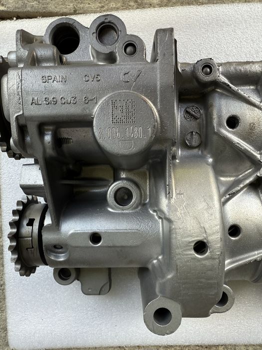 Pompa oleju 2.0 TFSI 06D103295S