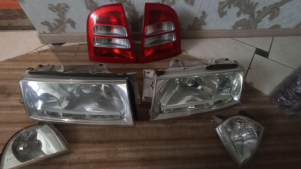Комплект фар Skoda Octavia Tour