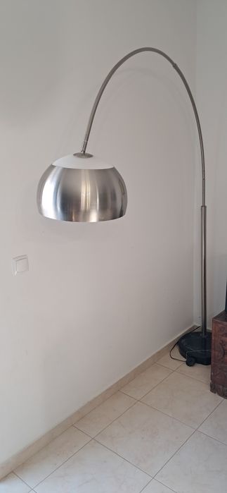 Candeeiro de pé, com base em mármore