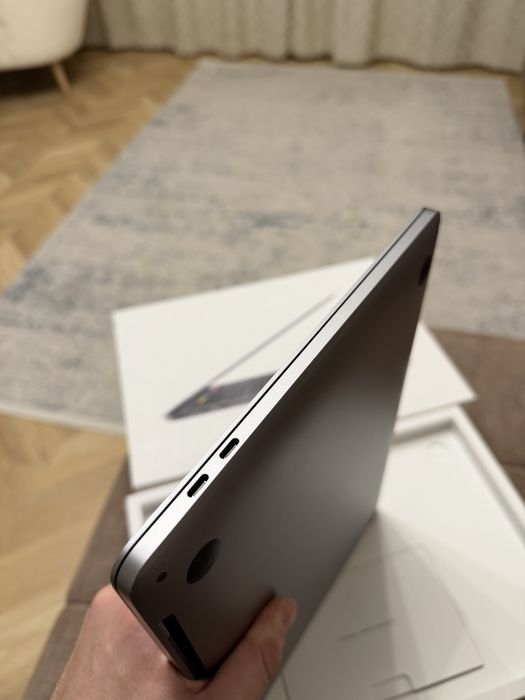 Як Новий ! Macbook Pro 13 2020 i5 / 8gb / 256gb/ 94% / Повний Комплект