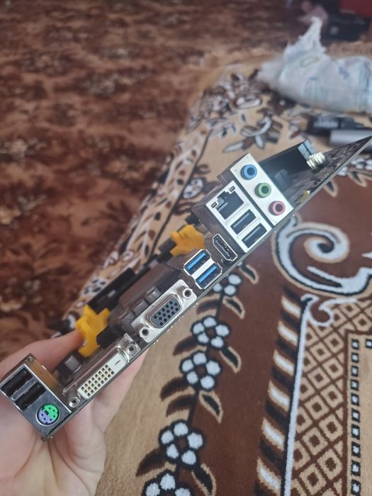 Робоча материнська плата і процесор