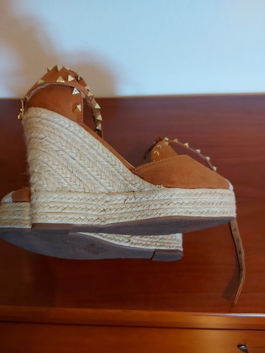 Sandalias de cunha camel tamanho 39