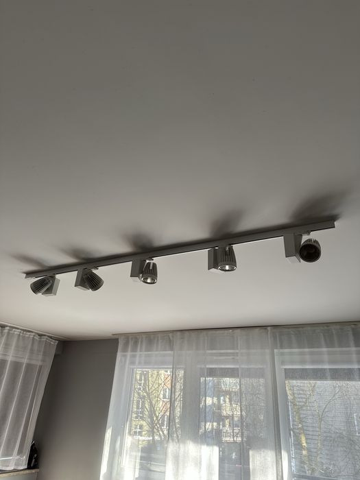 Oswietlenie szynowe z 5 lampami LED, reflektorami